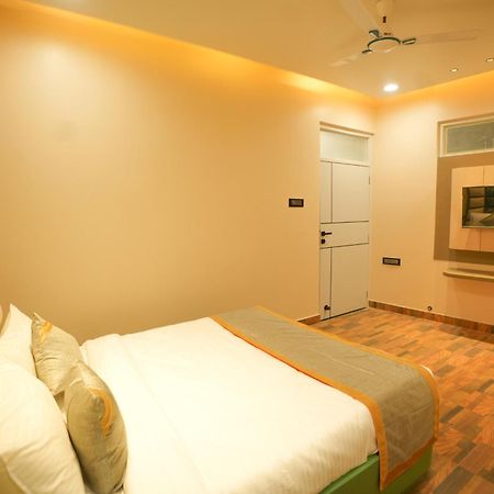 Dashrath Inn Near Ramjanmbhoomi Ayodhya Екстер'єр фото